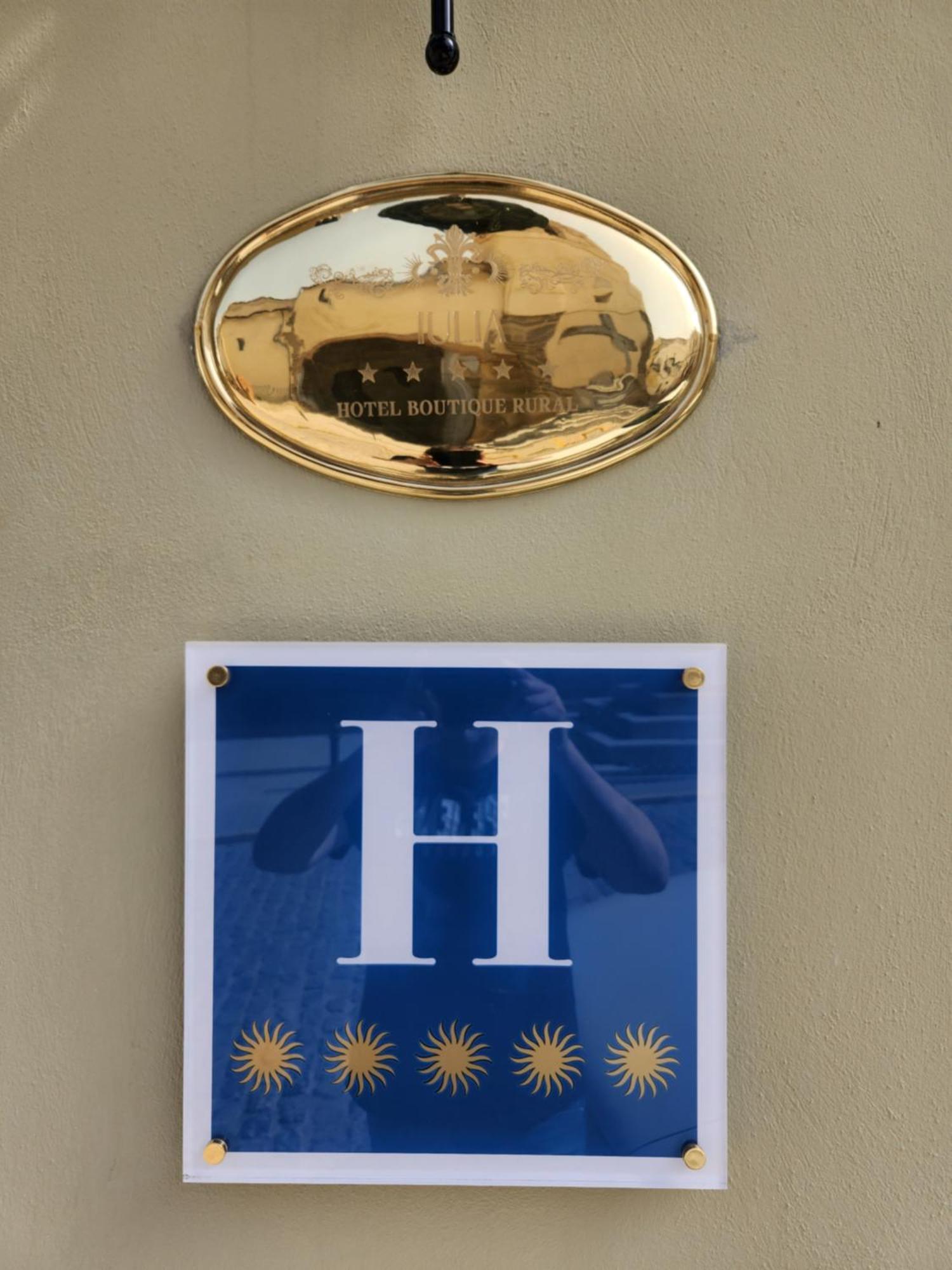Hotel Boutique Iulia 5 Estrellas Medina de las Torres Exteriör bild